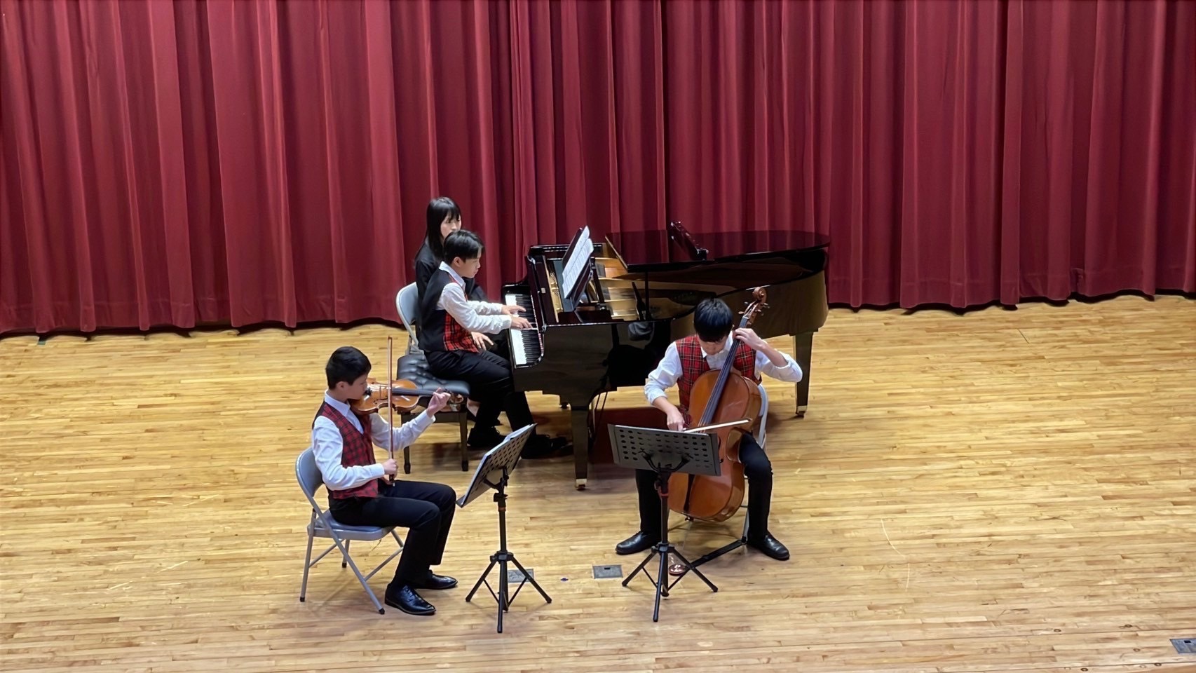 本校918陳首至、807李秉澄、704林楷綸同學參加113學年度臺北市學生音樂比賽室內樂鋼琴三重奏組榮獲優等